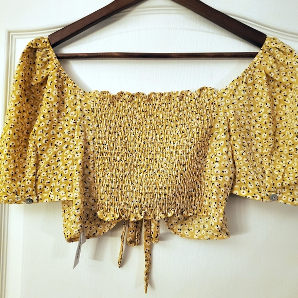 Endless Summer Bella crop top In Ditsy Yellow M NWT - Picture 3 of 5